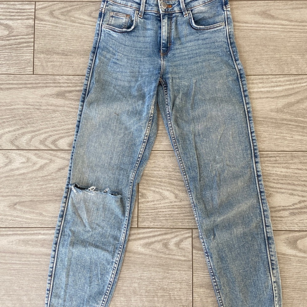 Zara women’s blue jeans. Size: Euro-34, USA-02